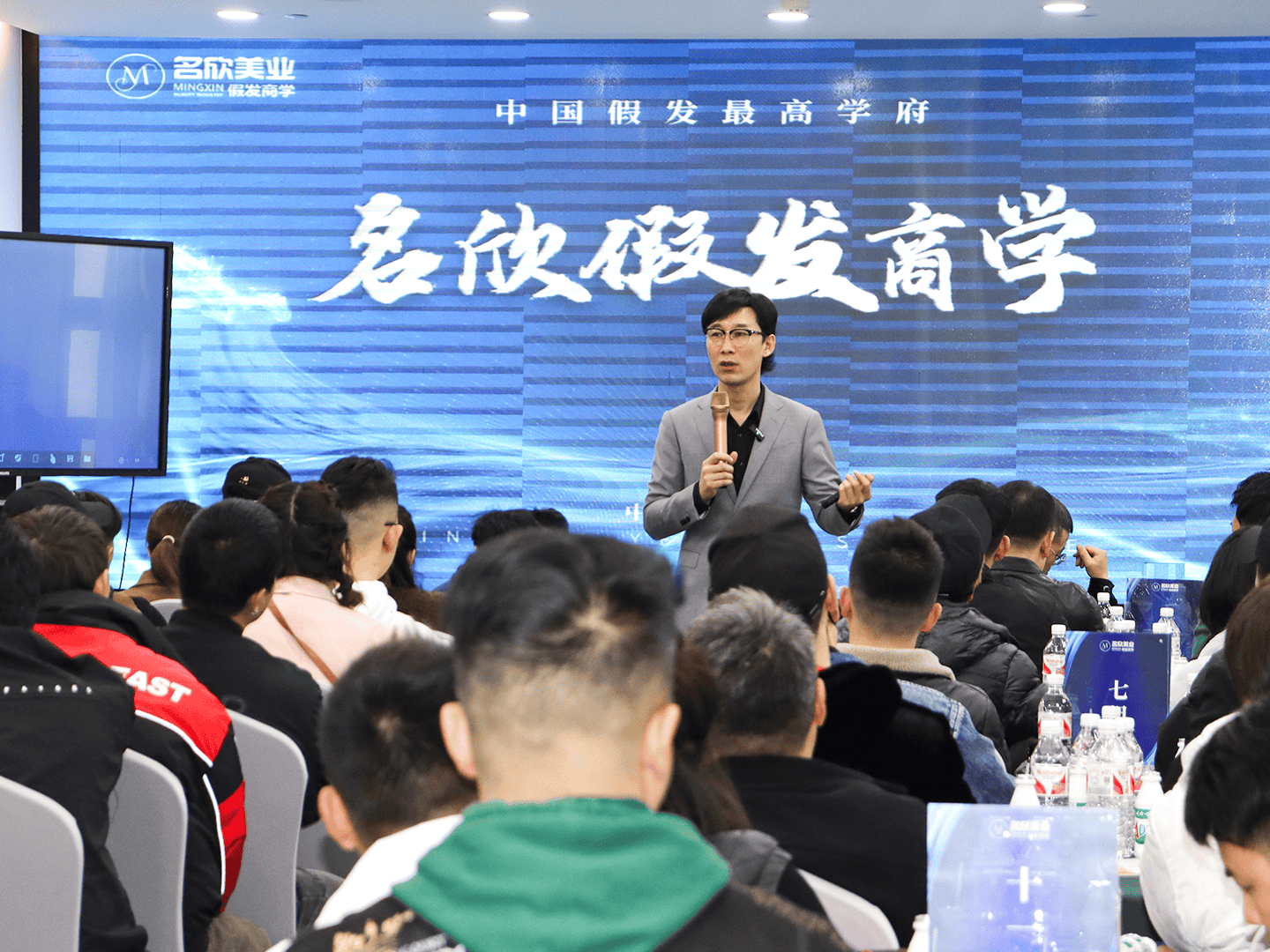 K8凯发登录入口震惊！这家学生假发厂竟用
